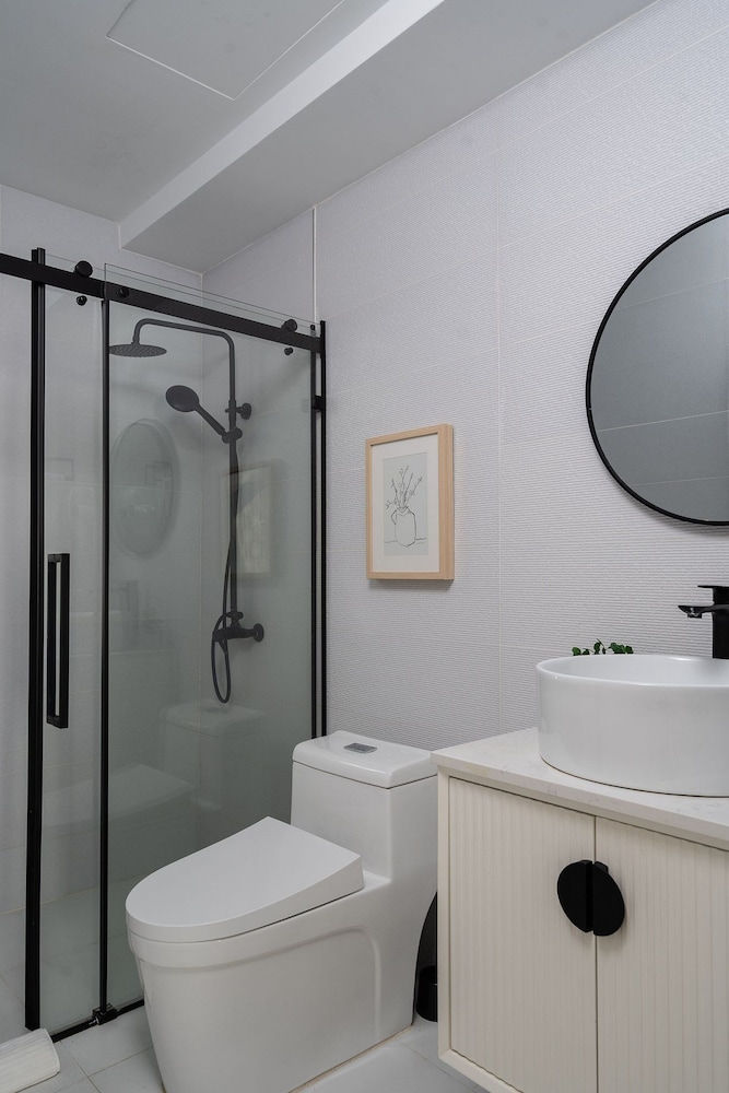 Shalom Residences By YellowKey
