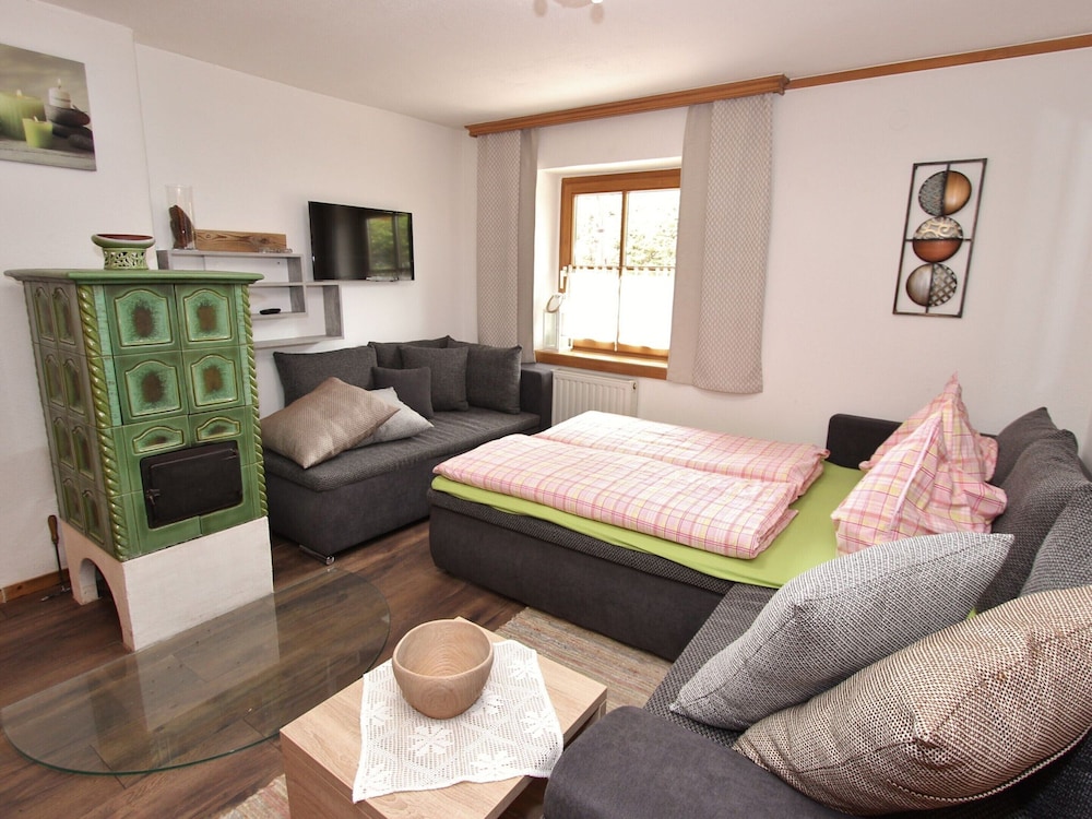 Peaceful Apartment in Salzburg Near Ski Area view 2