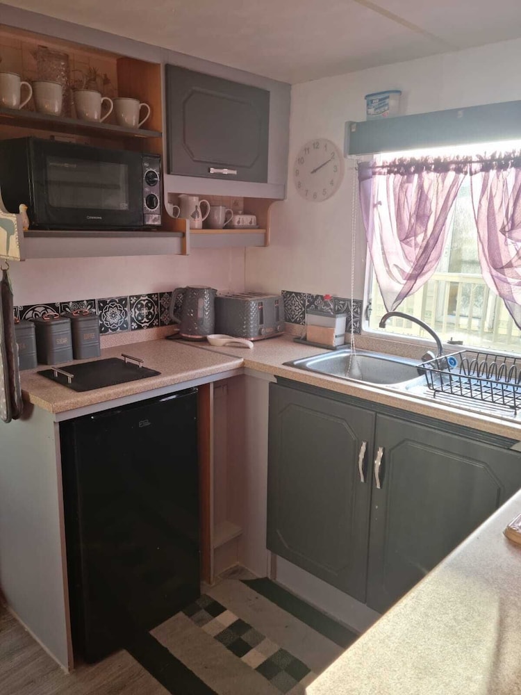 Cosy Static Caravan on East Mersea Island view 4