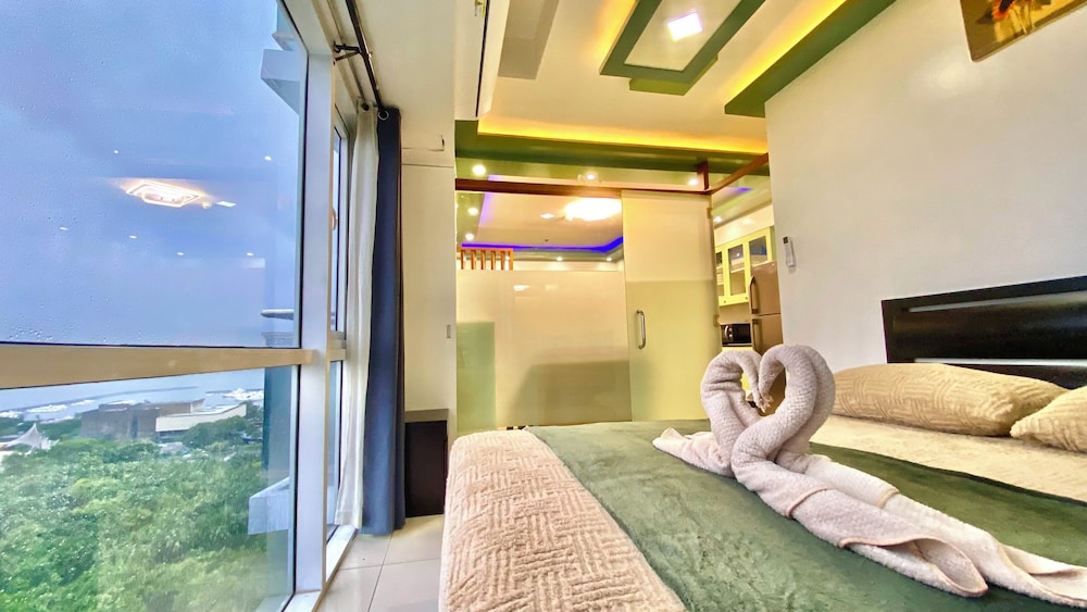 Hotel near Airport Mall of Asia PICC WTC