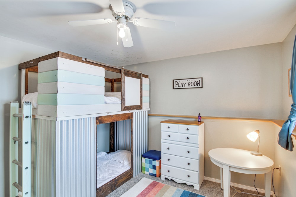 11 Mi to Bozeman: Family Home w/ Movie Room!