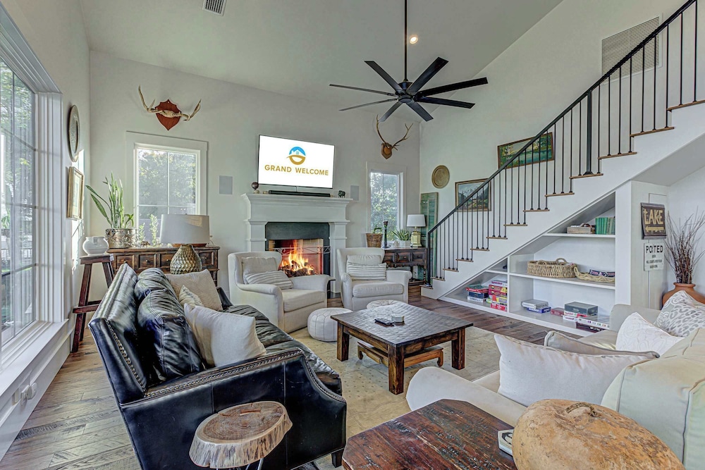 Immaculate Waterfront Home for 16 w/ Private Dock!