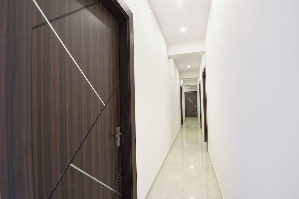 Fabhotel Black Pepper