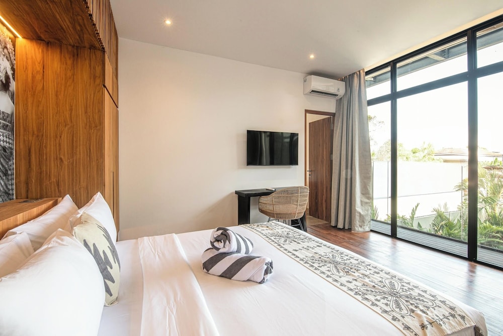 Opulent 6BR Villa, 400m From Canggus Golden Shore