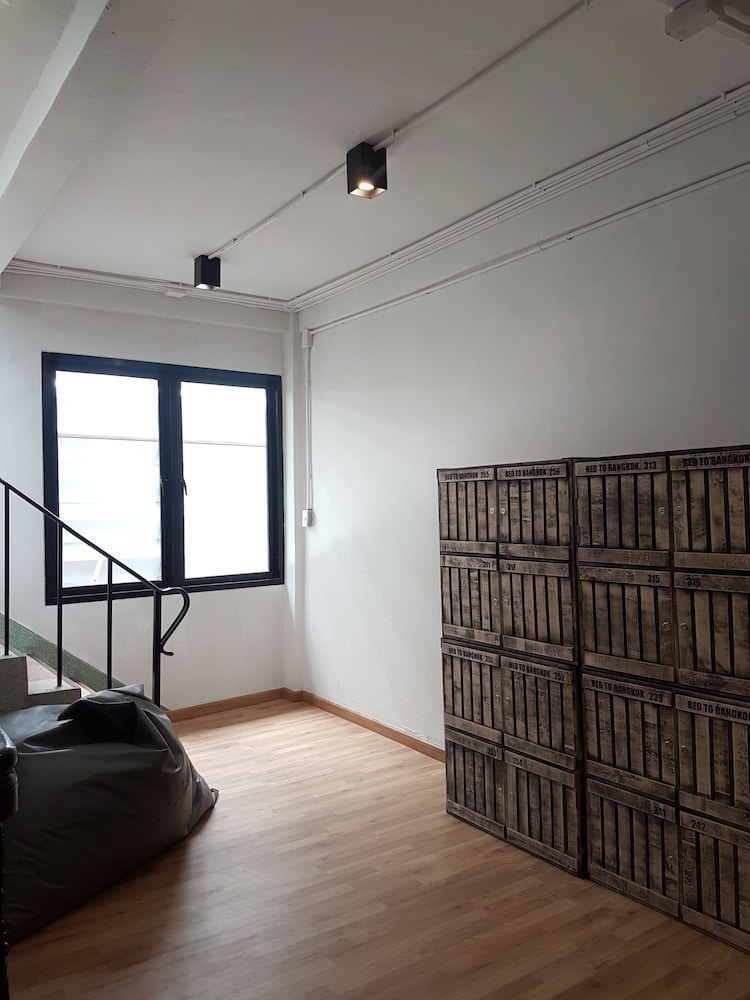 Bed To Bangkok - Hostel