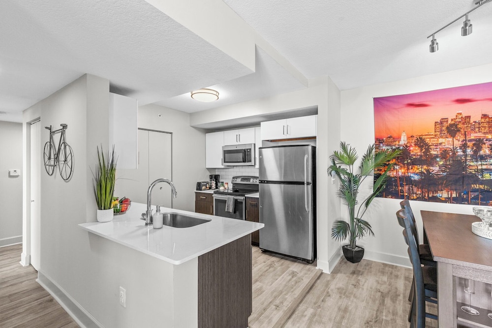2Br2Ba Next To Jackson Memorial Hospital