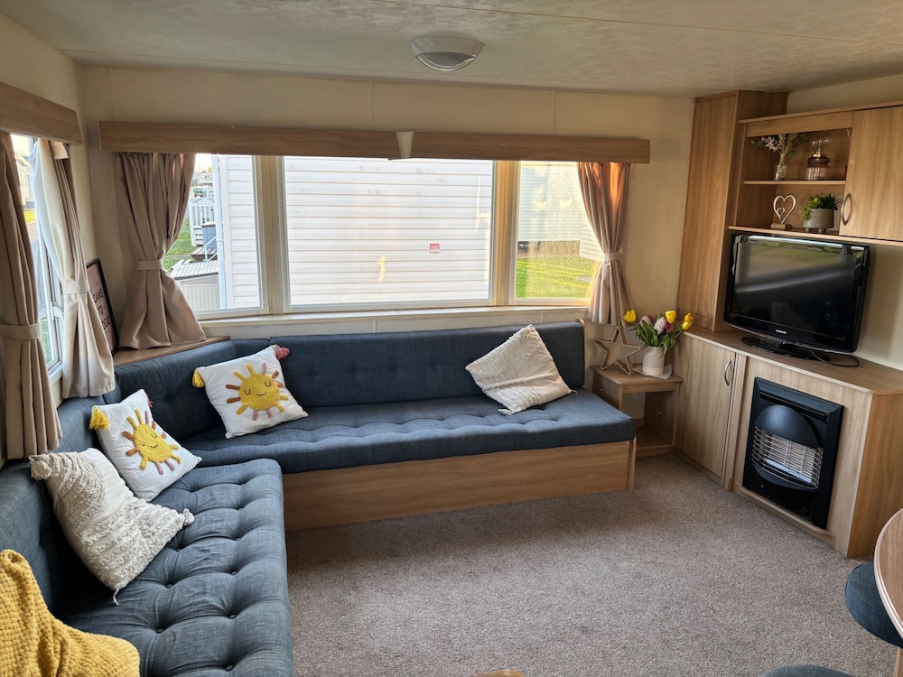 Robin Hood 3-bed Caravan, Sleeps 8, Pet Friendly