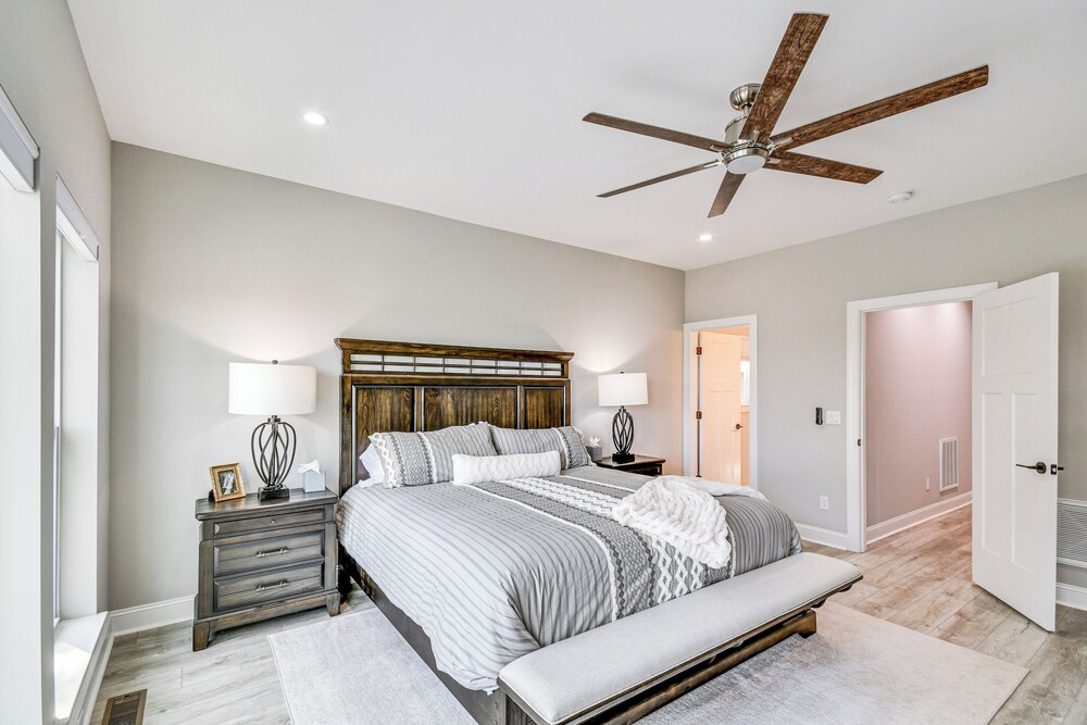 Luxe Black Mountain Manor on 15 Acres!