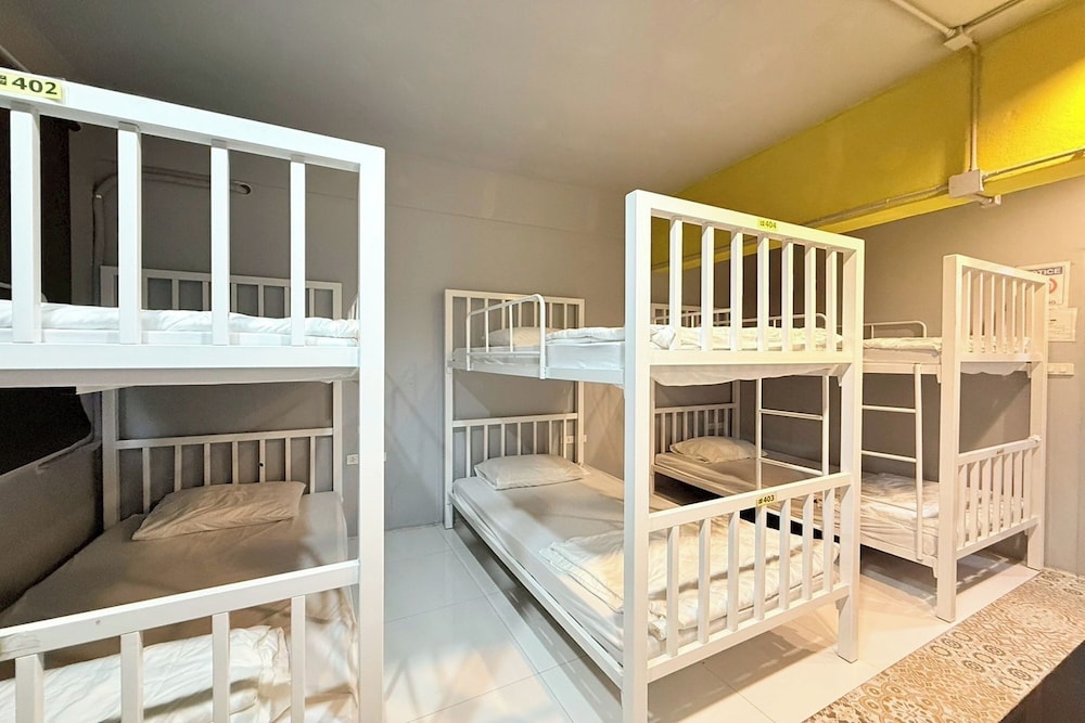 Sukhum Huai Khwang Guest House