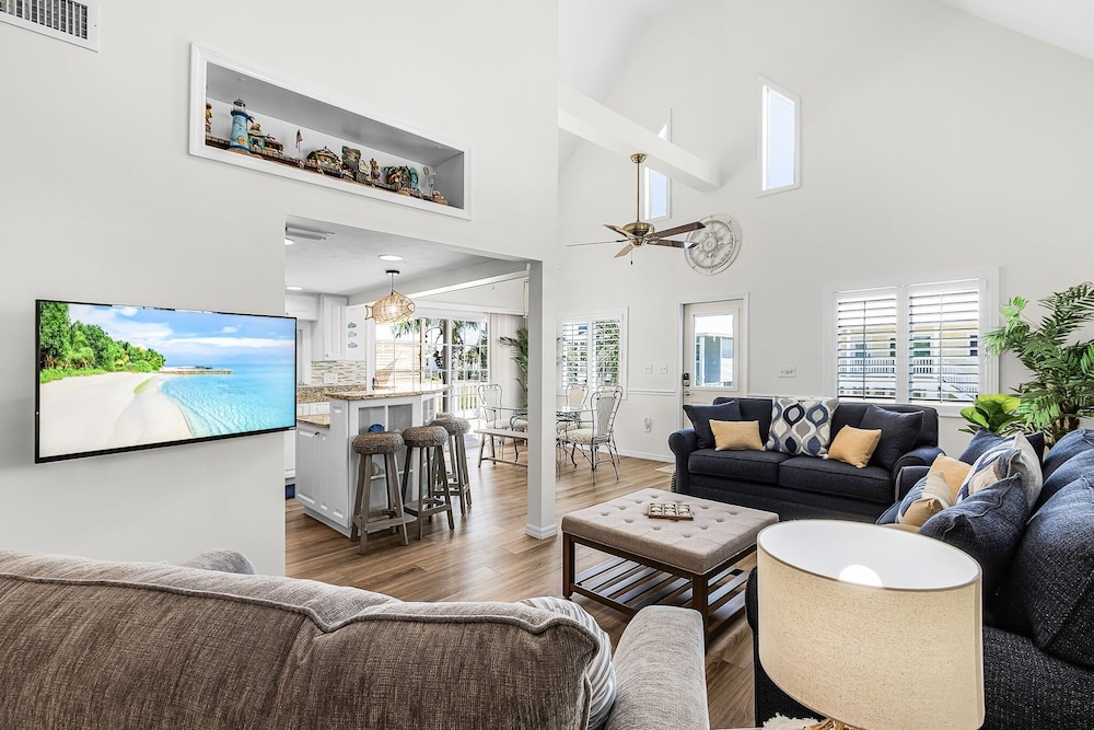 249 Pearl Paradise: 3br/3ba Pool Home! 3 Bedroom Home