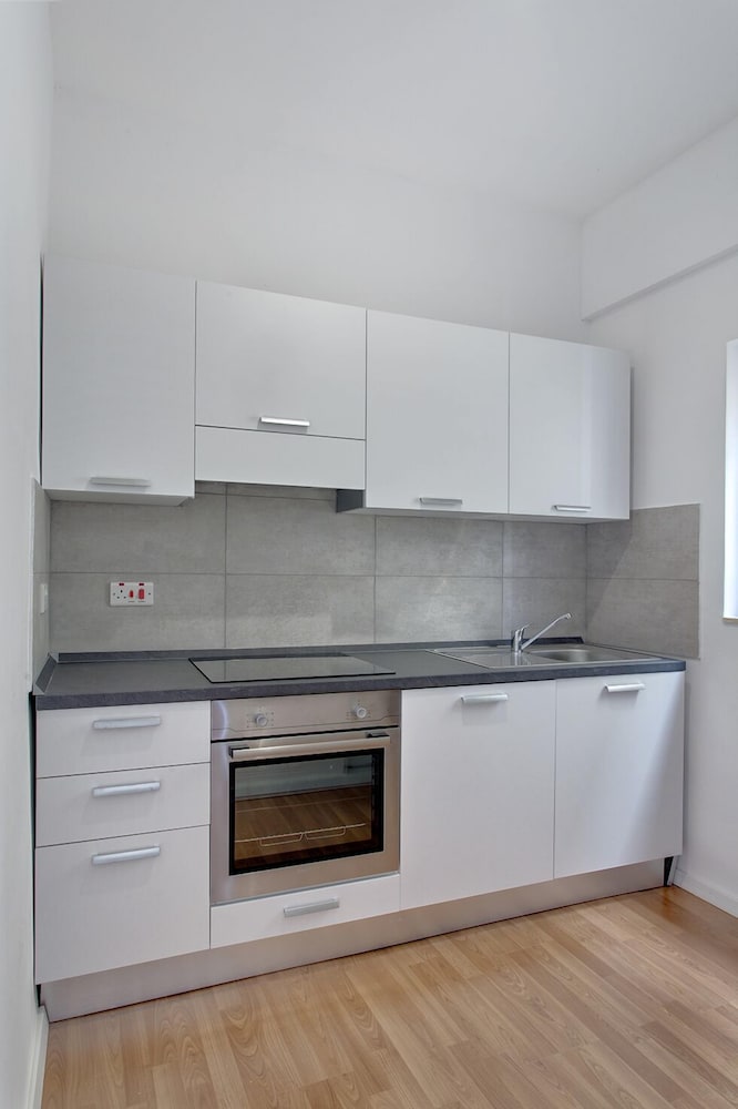 Stunning Seaview Apartment, Wifi view 4