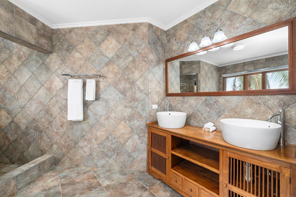 Amazing 4br4ba Villa w Pool Birdsanctuary Views