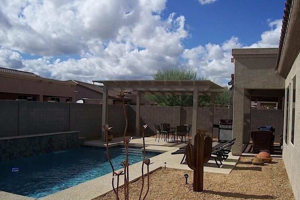 Pleasant Surprise By Signature Vacation Rentals