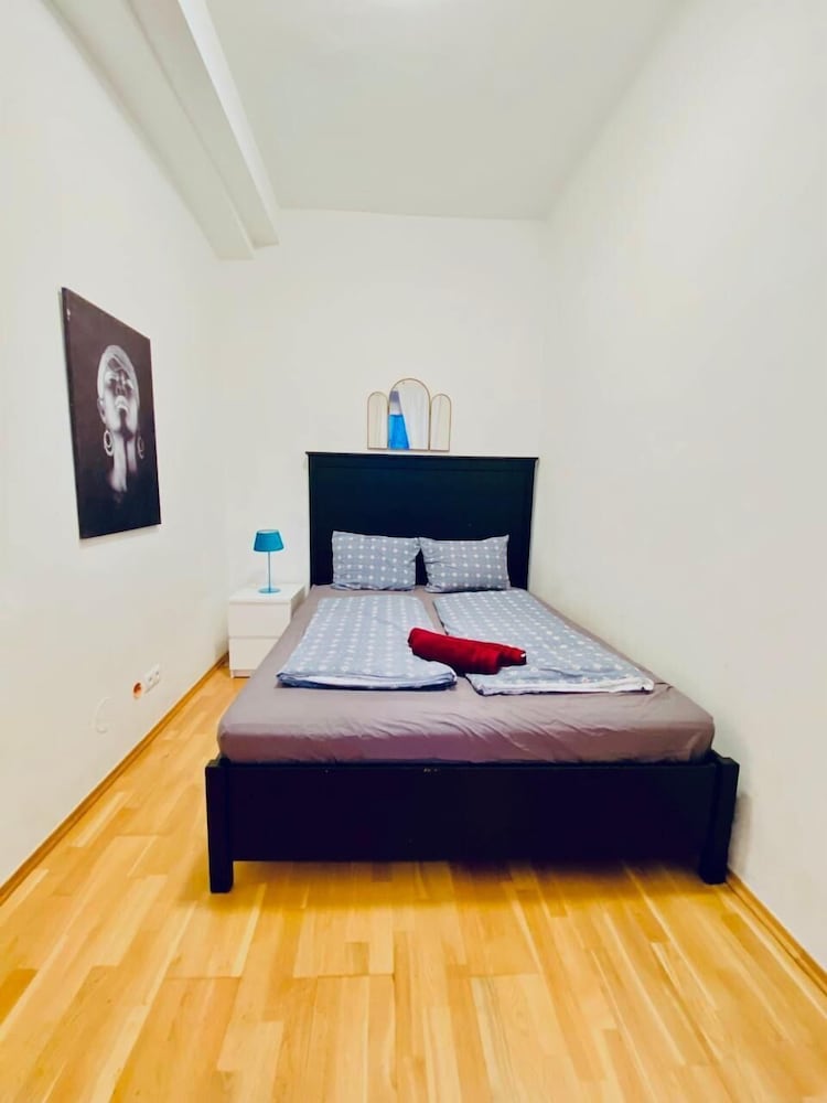 2BR Apartment Close to Stadthalle