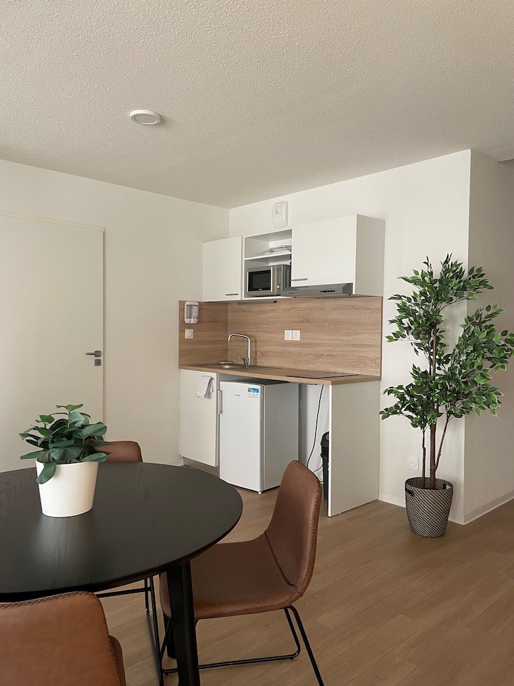 Montpellier Vacations - Apparteo Montpellier - Property Image 3