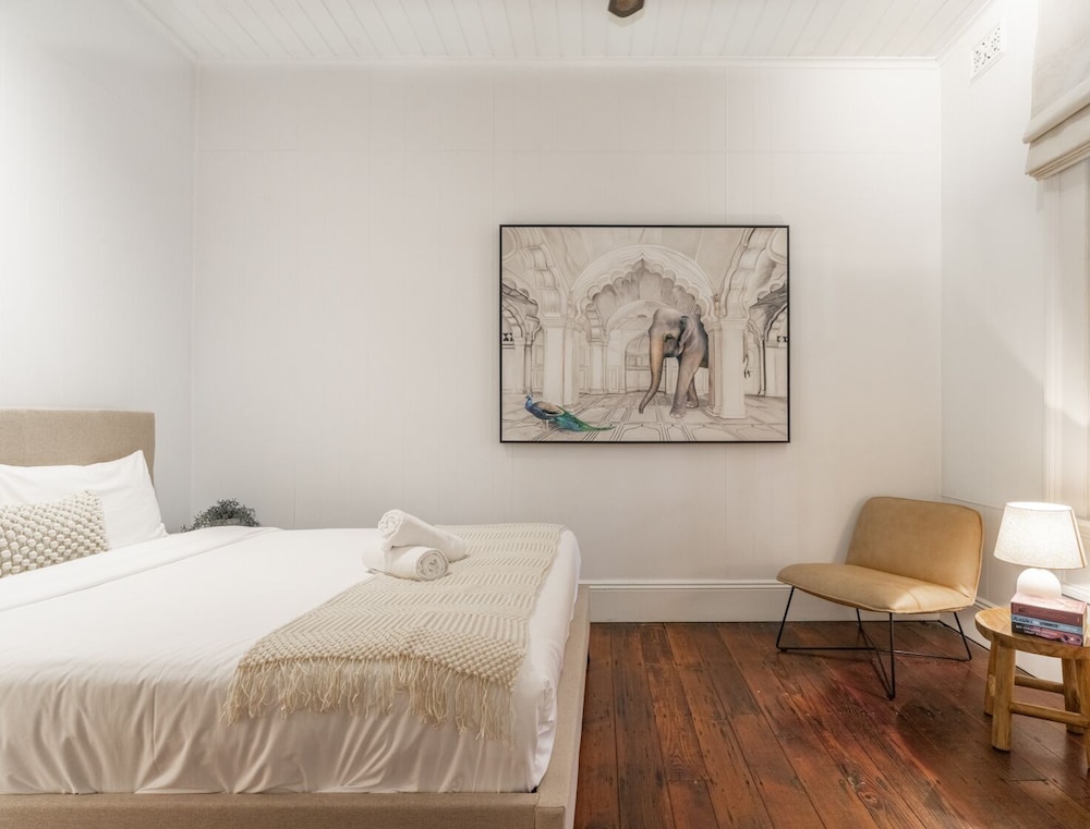 Kozyguru | Balmain | Charming 3 Room Cottage