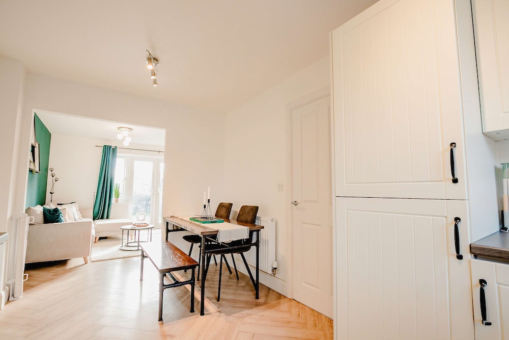 Host Stay Mercia House