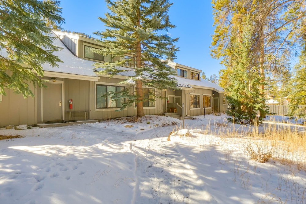 Keystone Escape w/ Fireplace + Mountain Views!