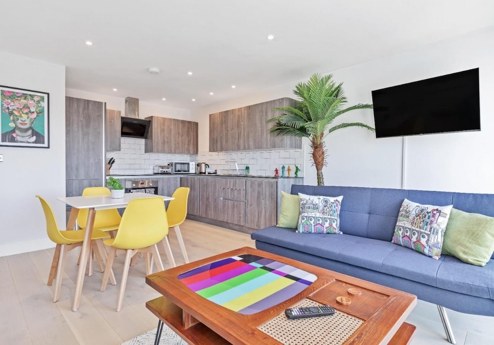 Right On Bright On Apartment 1B - City Centre Luxury Apartments view 4