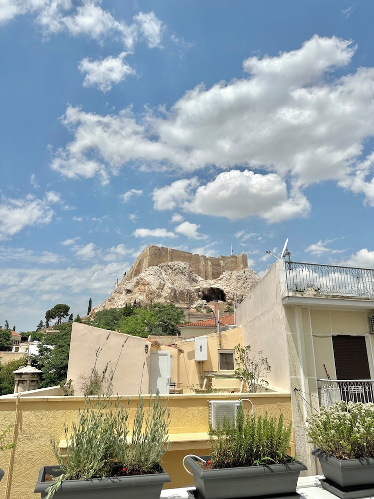 Step One - Luxury Suites right in the heart of Acropolis next to metro station