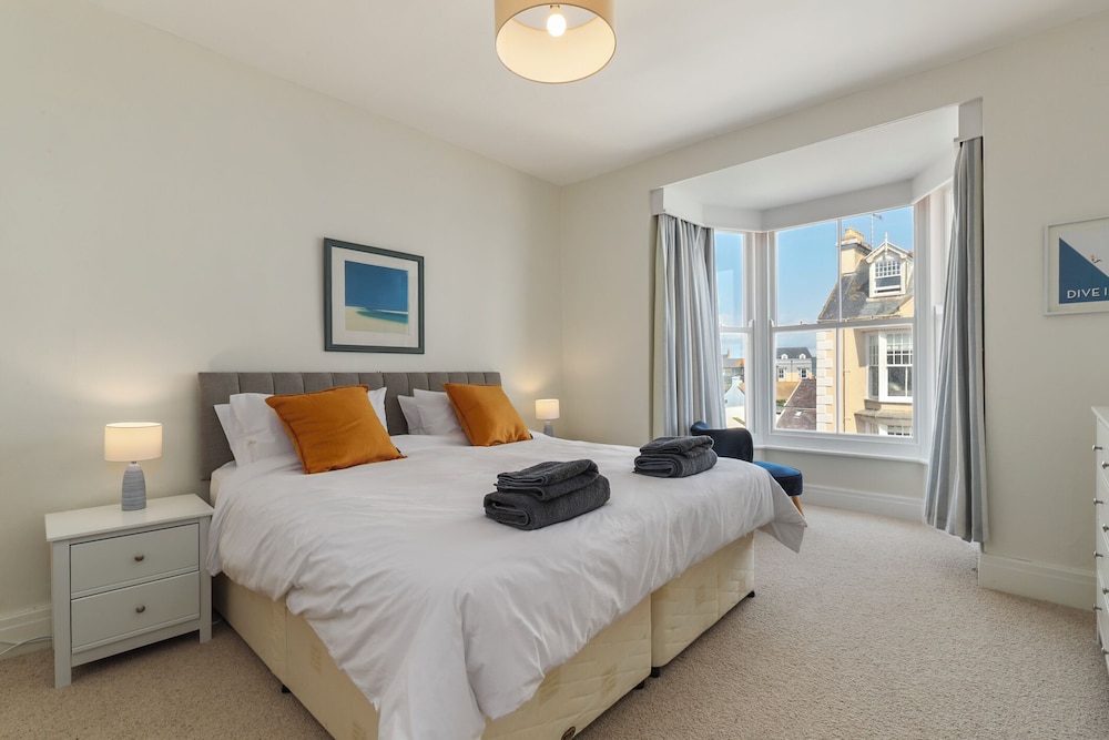 5 Paragon Court - Sea Front Apartment