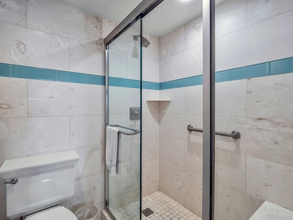Pointe Santo Condos by Dream Vacation Rentals
