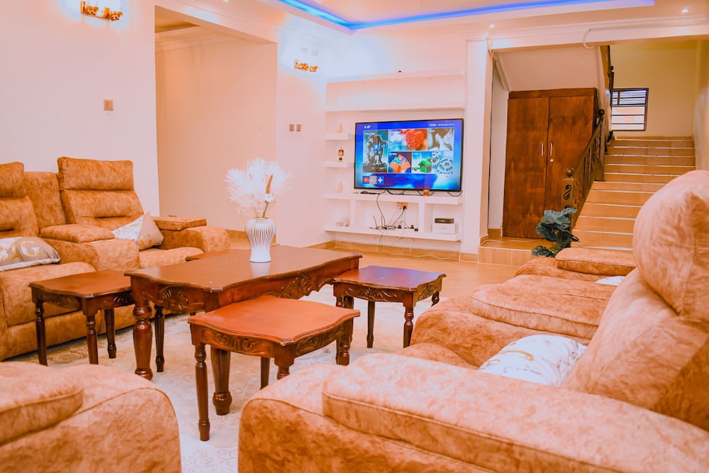 Lux Suites Lions Den Holiday Homes