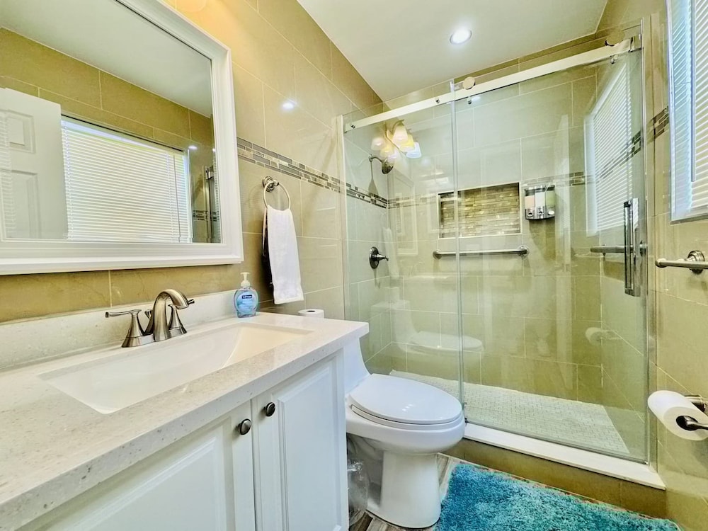 Riverfront King Bed Pool Nearby Beach
