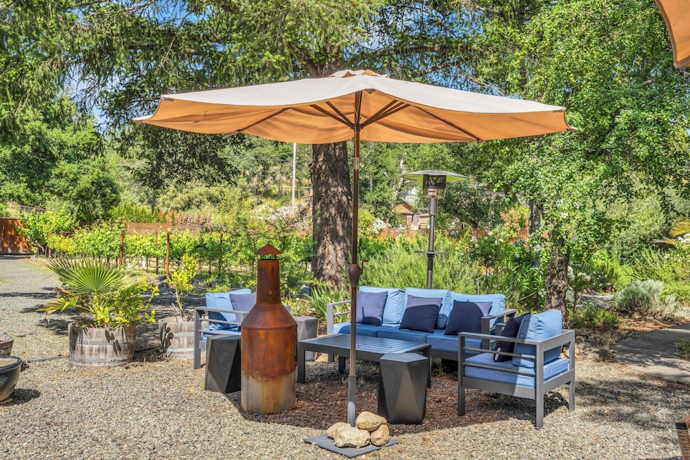 Grapevine Cottage by Avantstay Hobby Vineyard + Firepit