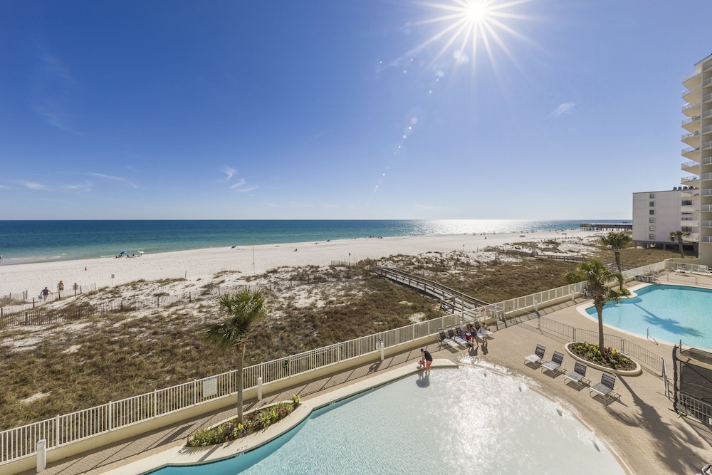 Lighthouse Condos by Hosteeva