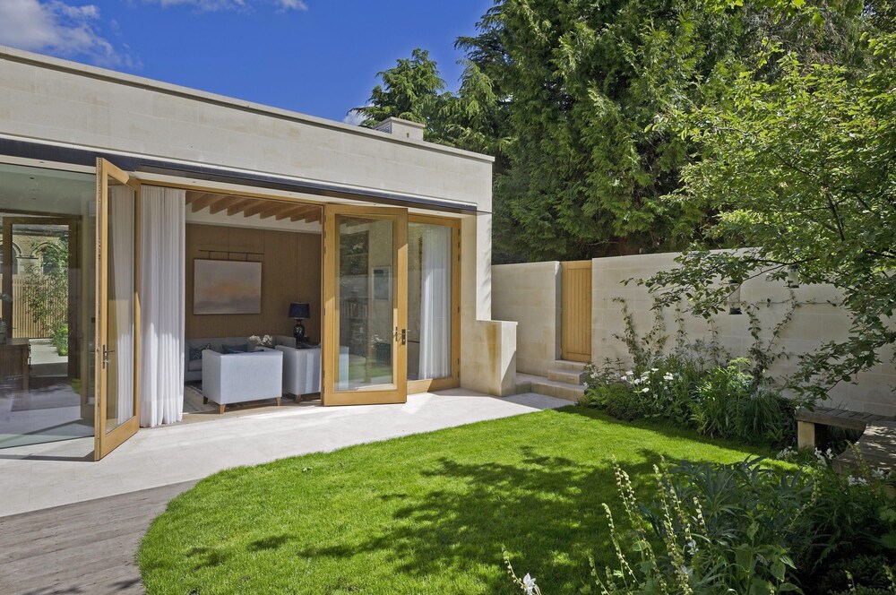 Stunning 5 bed Fulham Home w Indoor Pool Sauna and Private Garden