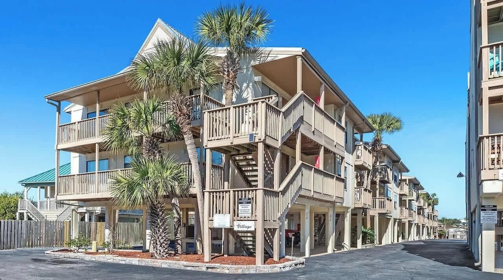 1 bed Beach Pools Waterfront Boating Palmaway