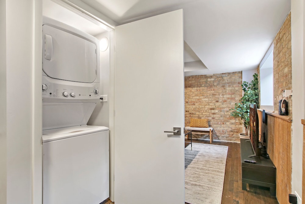 2BR Aesthetic Apt - Barry 37-GB