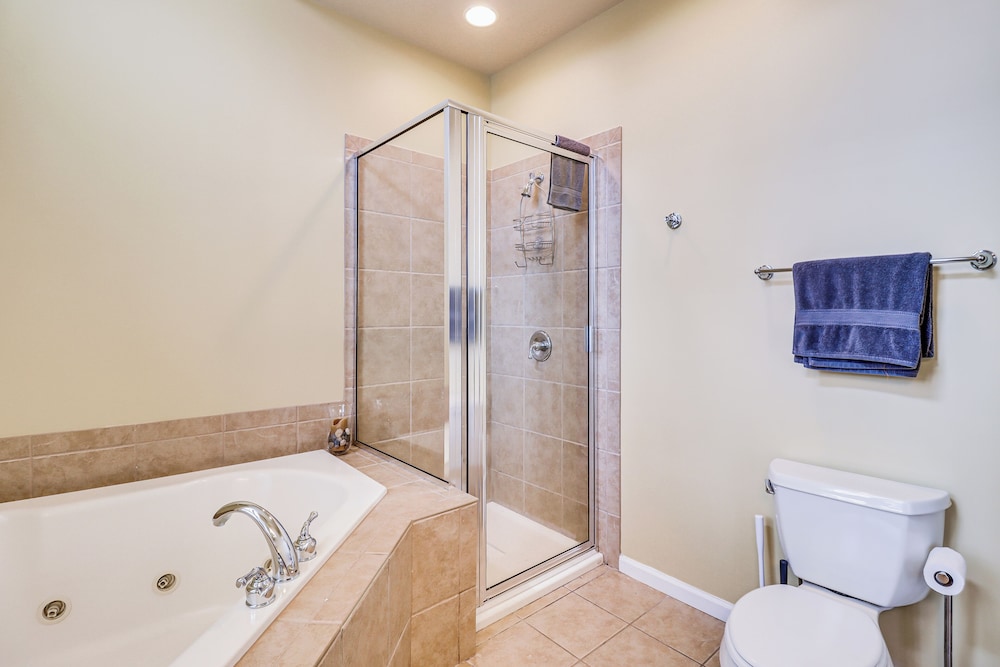 Boulder Lake Access: Townhome w/ Deck!