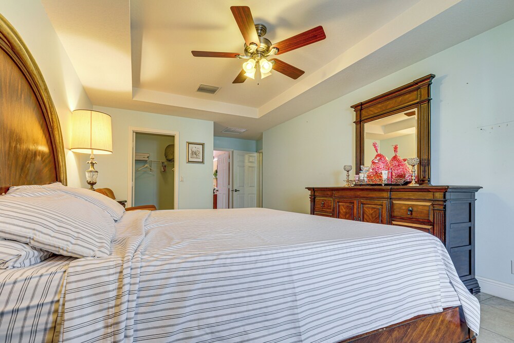 Screened Patio & Hot Tub: Port St Lucie Home!
