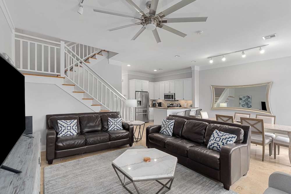 Serene Pondfront Stay w/ View, Pool Access, & Walk to Baytowne Wharf