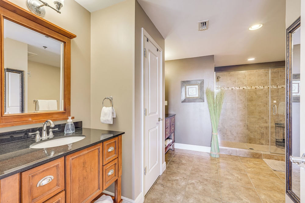 Beachfront Panama City Condo: Walk to Pier Park!