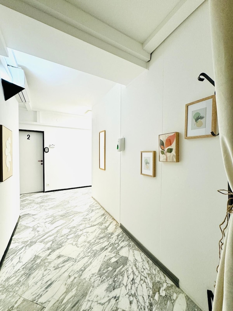 Luxury 7 Bedroom Apartment Sleeps 16