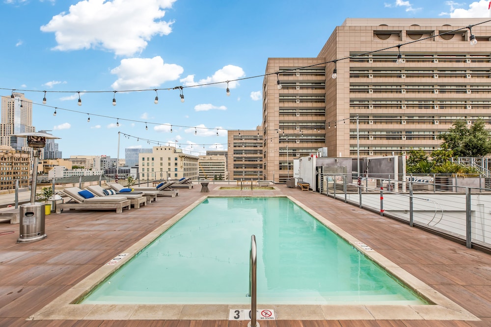 Oneluxstay At HWH LA Downtown - Image 2