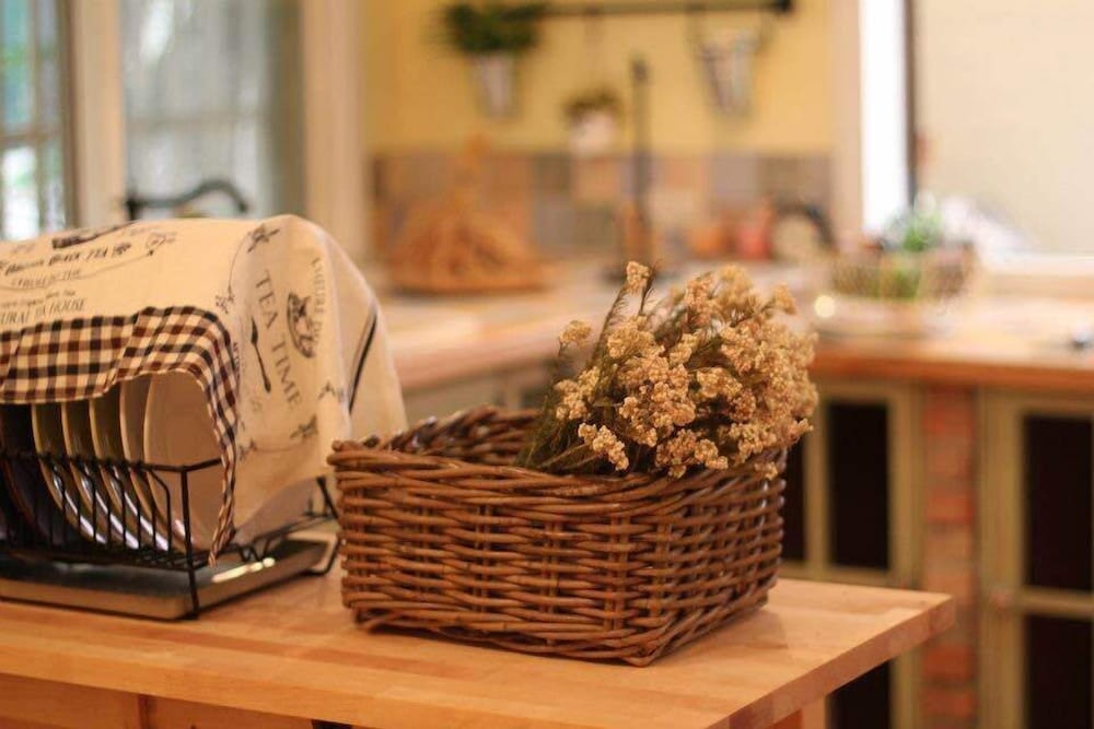 Antique's home
