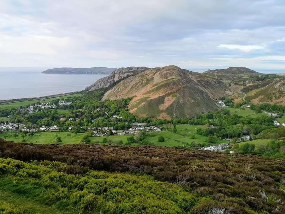 Sea View Cottage Near Snowdon & Coastal Trails