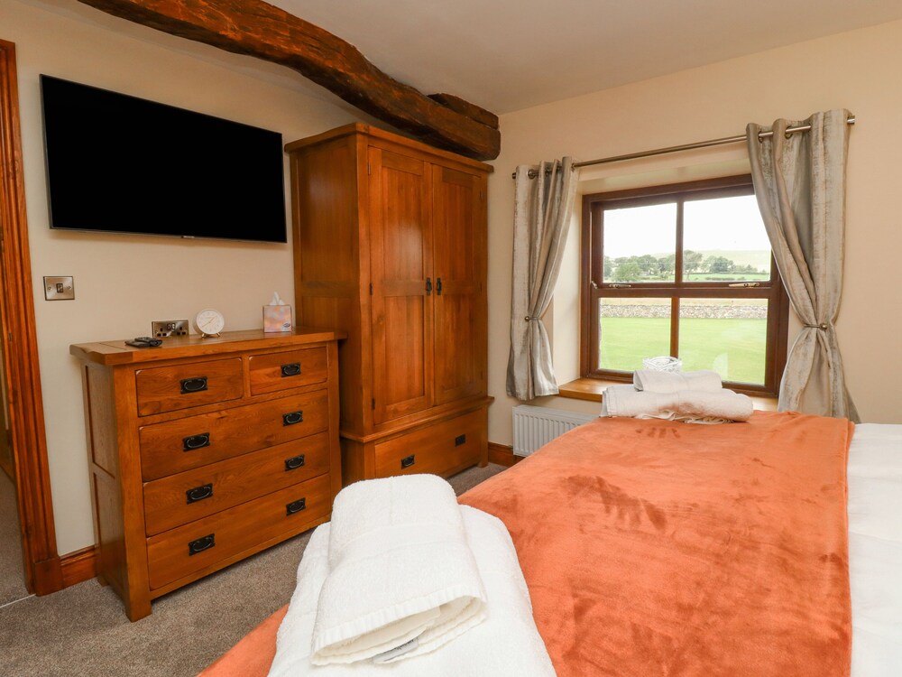 Orcaber Farmhouse