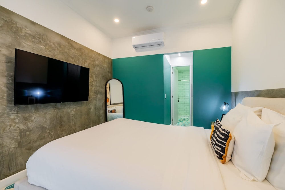 w Charming 1BR in Santa Ana s Best Area