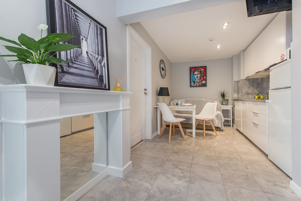 UNIT Warszawa Centrum Room by Metro Rondo ONZ