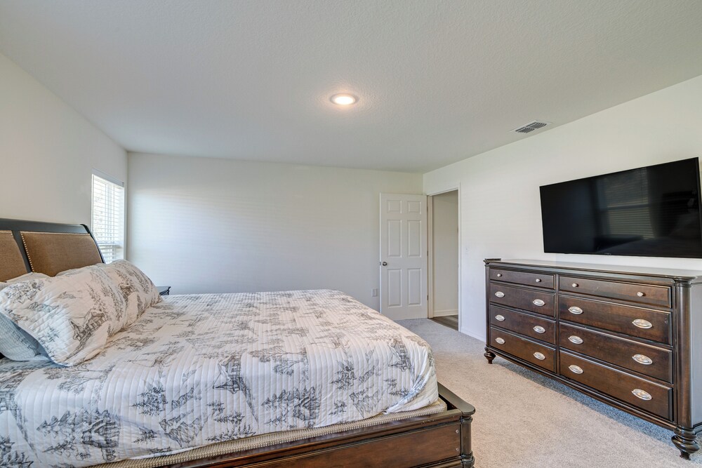 Yard Space & Games: Pet-friendly Ocala Retreat