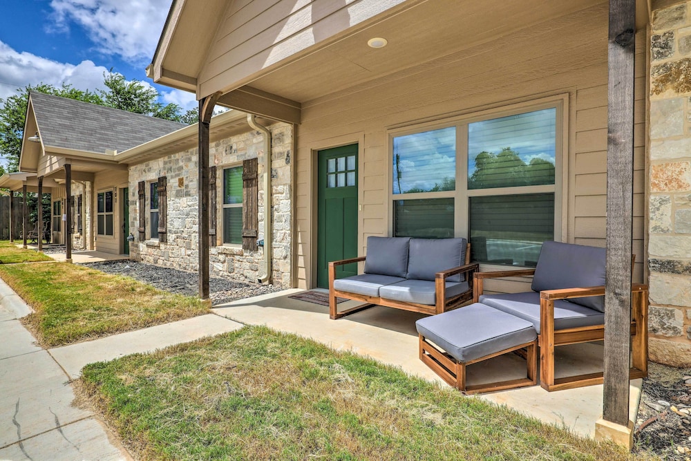 Single-story Condo < 1 Mile From Downtown! view 4