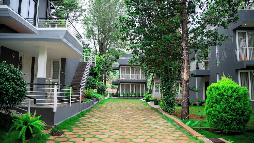 Thavika Silverwood Residence Yelagiri
