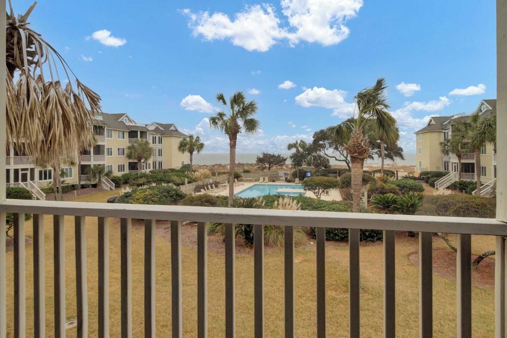 202 D Port O Call by Avantstay Beach Condo