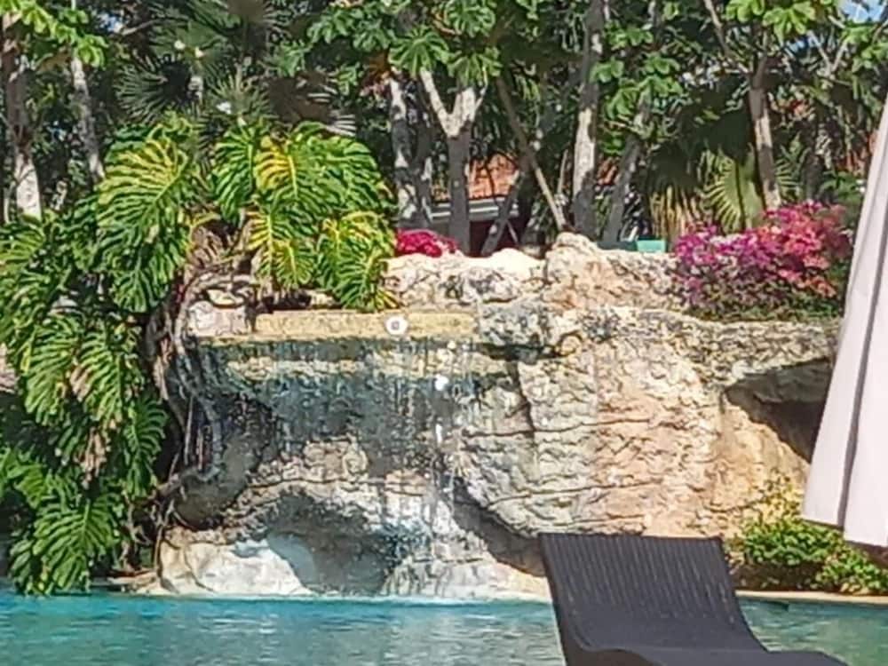 Las Brisas, Juan Dolio, 3br, 2 Pools, Jacuzzi, Beach, Golf, 7 Sleeps