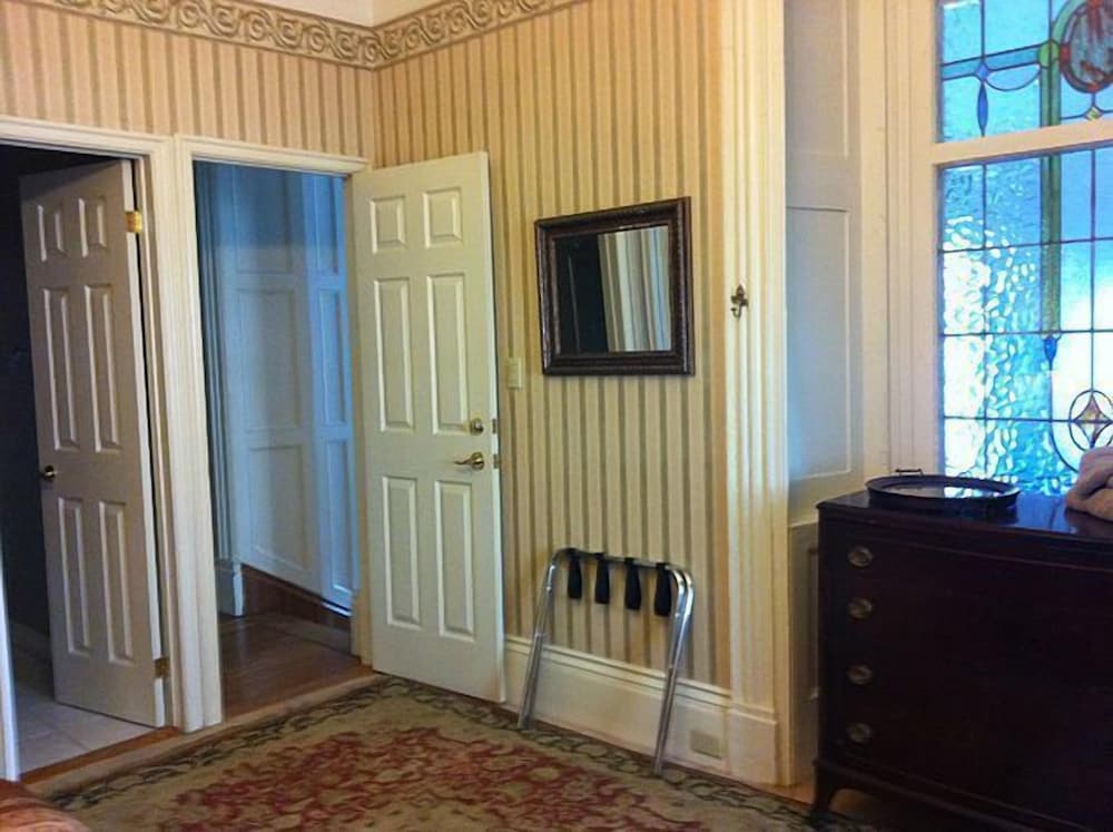 Brockville Vacations - The Noble Suites - Property Image 110